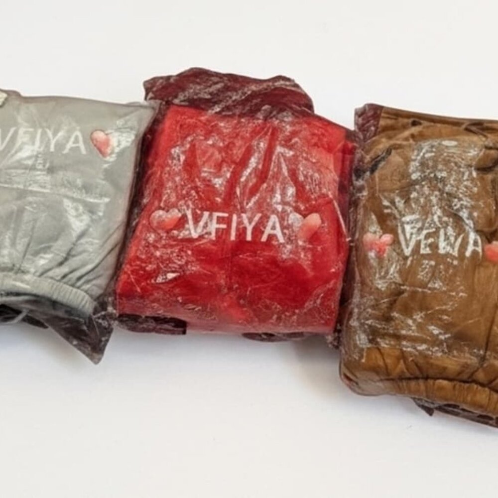 NWT - VFIYA Women’s HEART EMOJI Premium & Cozy Cropped Sweatshirt + Jogger Set - Picture 5 of 7